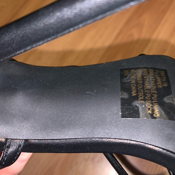 LESS THAN 6 HOURS LEFT! Steve Madden Heels - Picture 4 of 4